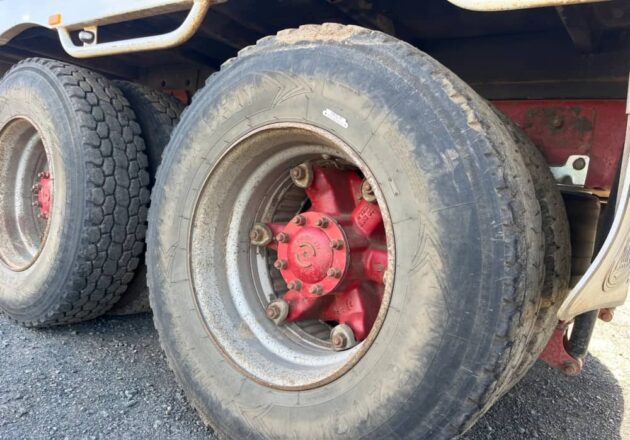 **Wrecking** 2004 Mack ML - Image 12