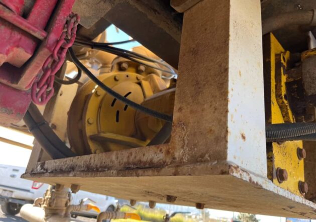 **Wrecking** 2004 Mack ML - Image 19