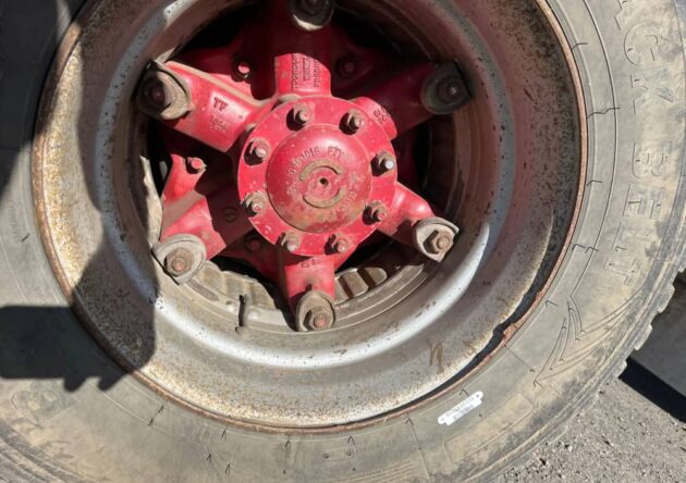 **Wrecking** 2004 Mack ML - Image 28