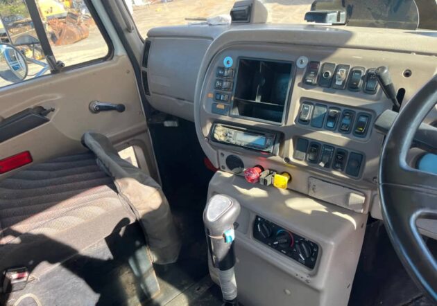 **Wrecking** 2004 Mack ML - Image 31