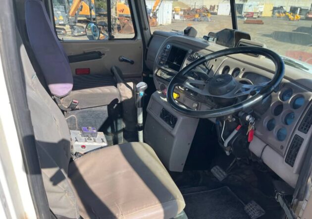 **Wrecking** 2004 Mack ML - Image 32