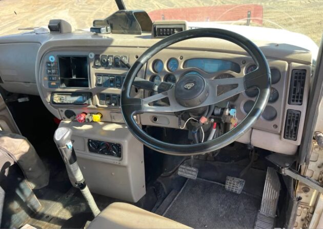**Wrecking** 2004 Mack ML - Image 38