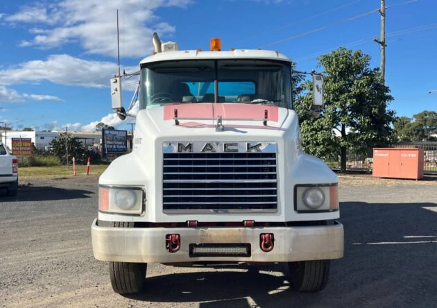 **Wrecking** 2004 Mack ML - Image 40