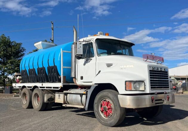 **Wrecking** 2004 Mack ML