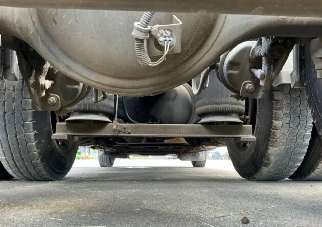 **Wrecking** 2011 Mack CMMT - Image 2