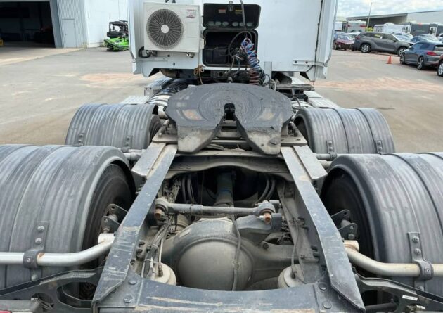 **Wrecking** 2011 Mack CMMT - Image 12