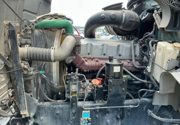 **Wrecking** 2011 Mack CMMT - Image 23