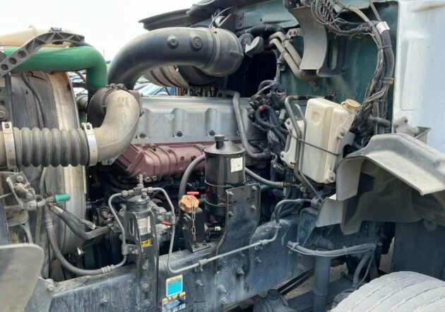 **Wrecking** 2011 Mack CMMT - Image 24