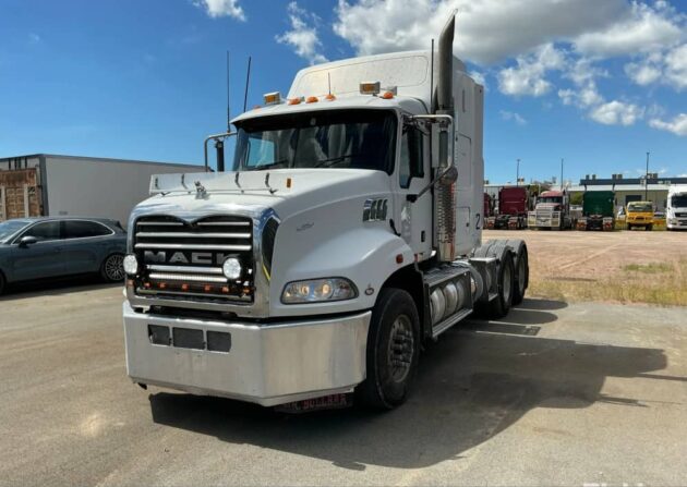 **Wrecking** 2011 Mack CMMT - Image 37