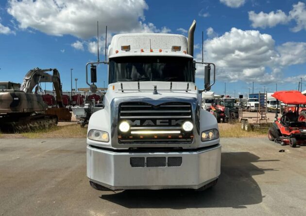 **Wrecking** 2011 Mack CMMT - Image 39
