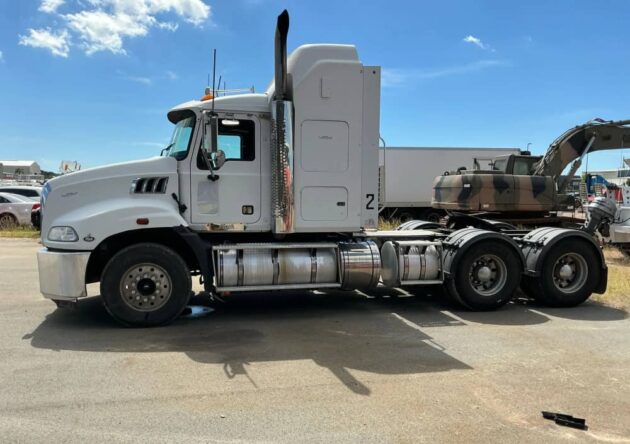 **Wrecking** 2011 Mack CMMT - Image 50