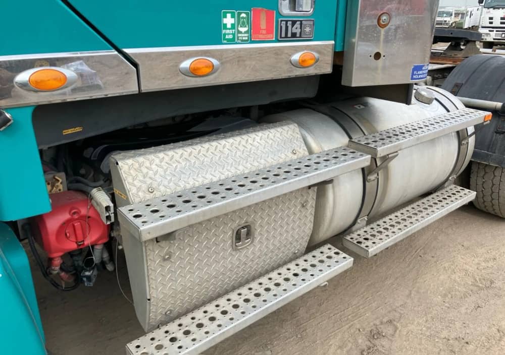 **Wrecking** 2019 Freightliner Coronado 114 - Image 3