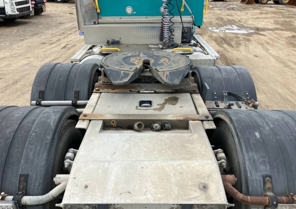 **Wrecking** 2019 Freightliner Coronado 114 - Image 9