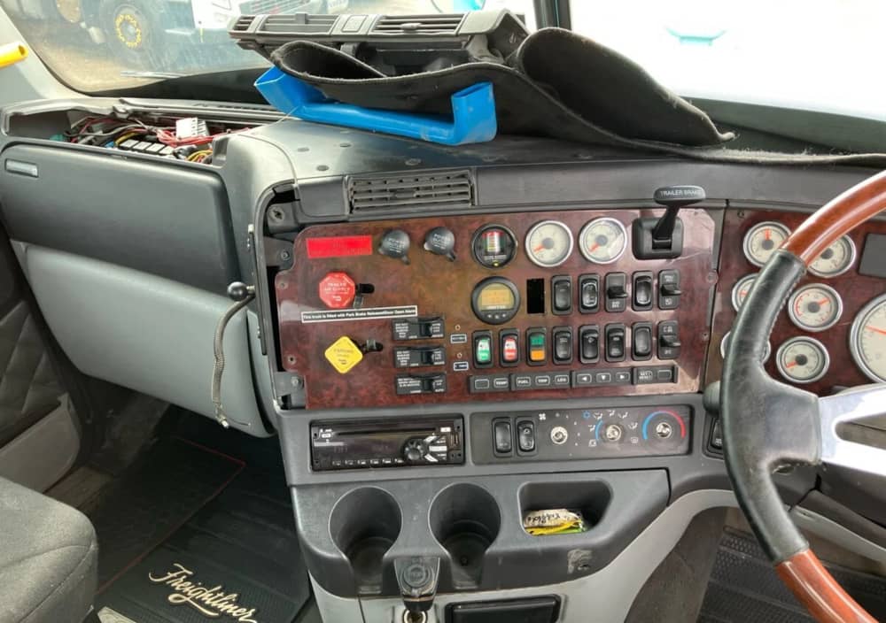 **Wrecking** 2019 Freightliner Coronado 114 - Image 17