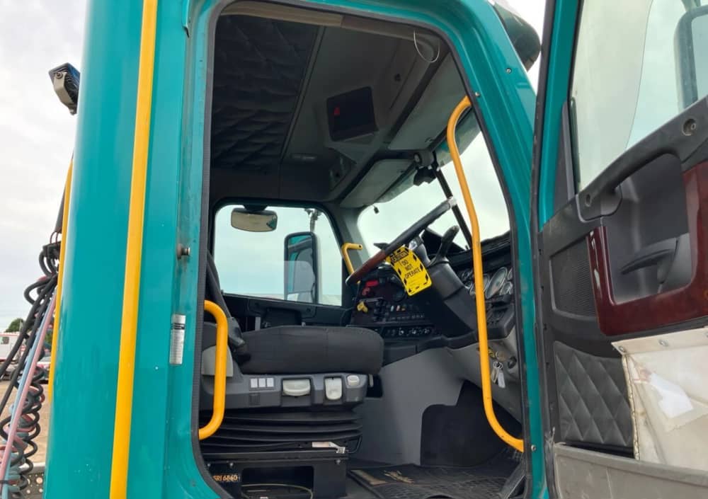 **Wrecking** 2019 Freightliner Coronado 114 - Image 24