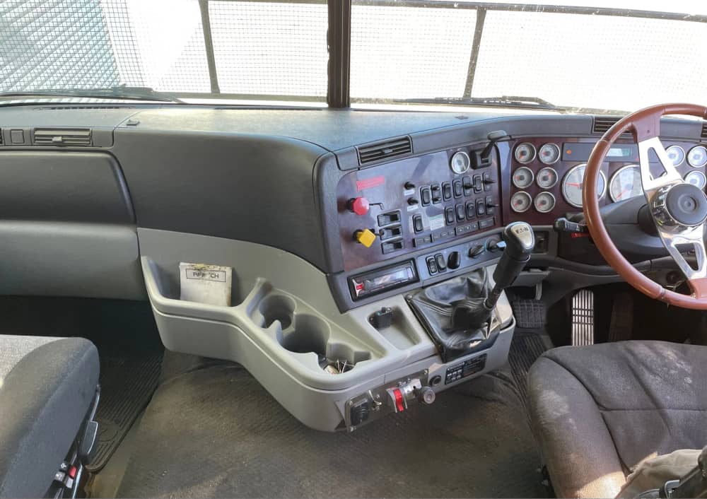 **Wrecking** 2013 Freightliner Argosy FLH - Image 2