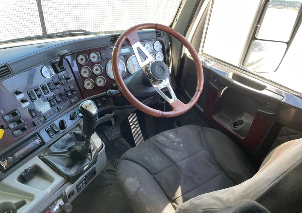 **Wrecking** 2013 Freightliner Argosy FLH - Image 3