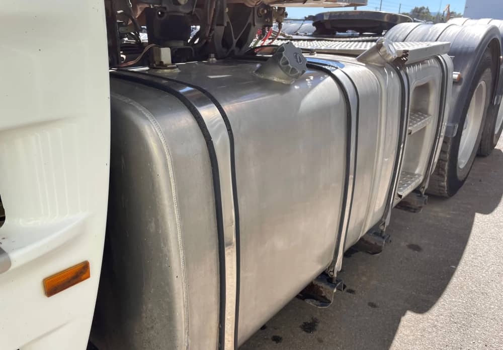 **Wrecking** 2013 Freightliner Argosy FLH - Image 5