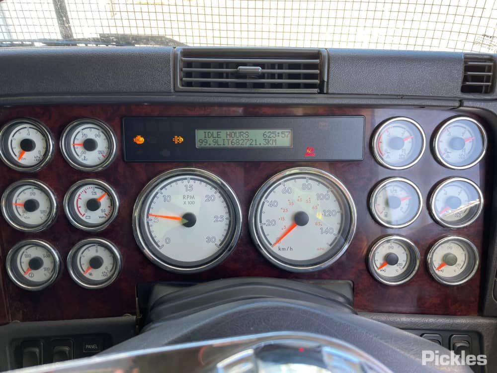 **Wrecking** 2013 Freightliner Argosy FLH - Image 8