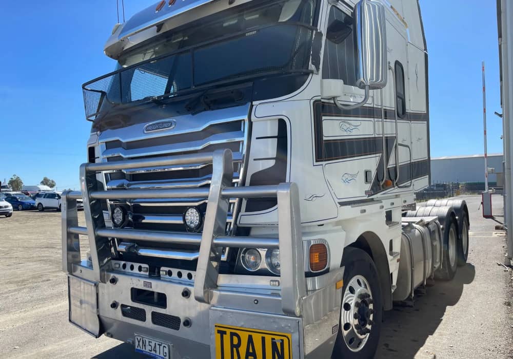 **Wrecking** 2013 Freightliner Argosy FLH - Image 9