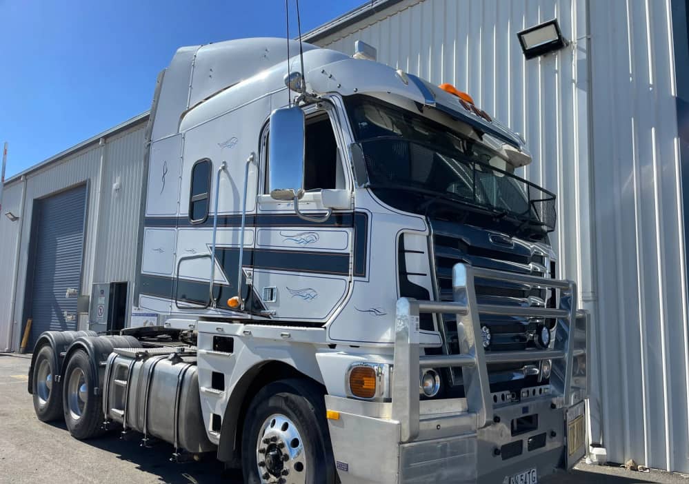 **Wrecking** 2013 Freightliner Argosy FLH - Image 10