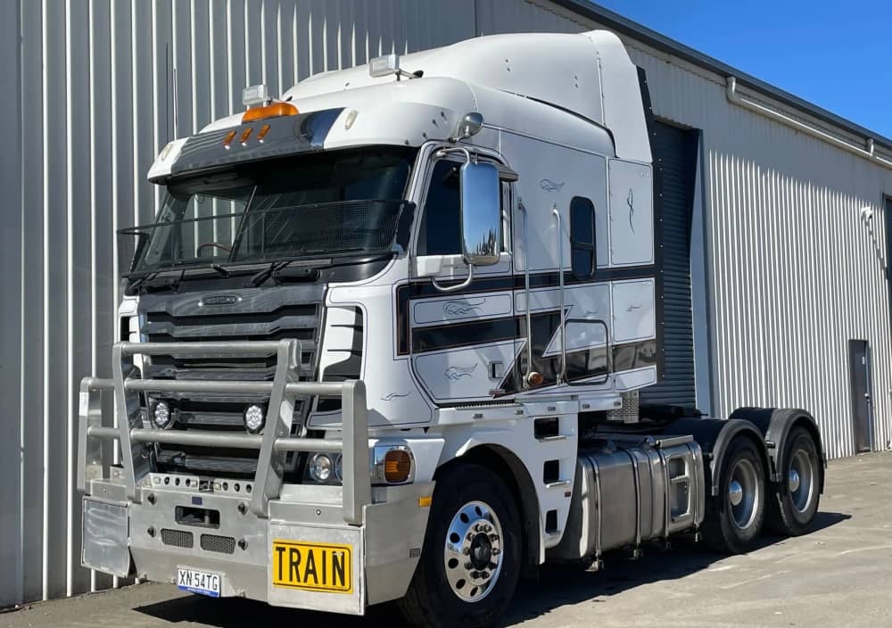 **Wrecking** 2013 Freightliner Argosy FLH - Image 19