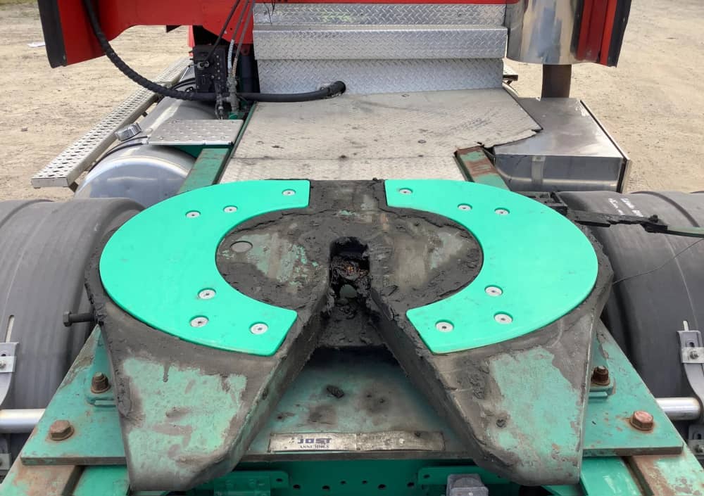 **Wrecking** 2014 Freightliner FLX Coronado - Image 17