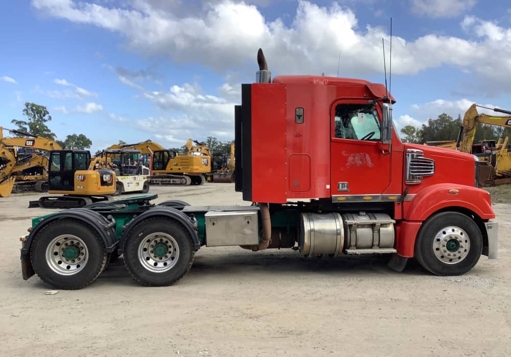 **Wrecking** 2014 Freightliner FLX Coronado - Image 22