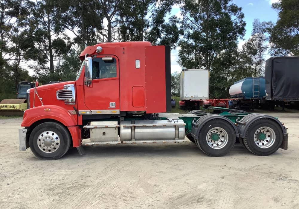**Wrecking** 2014 Freightliner FLX Coronado - Image 25