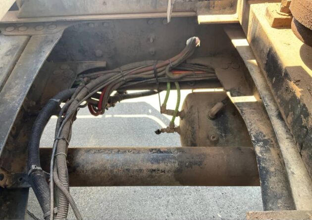 **Wrecking** 2010 Mack CMMR Granite - Image 4