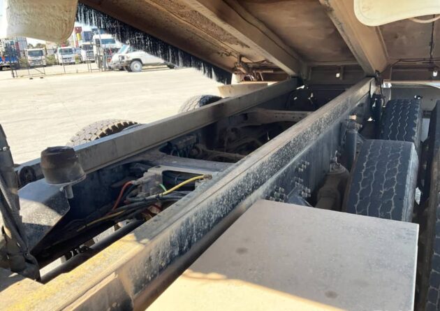 **Wrecking** 2010 Mack CMMR Granite - Image 11