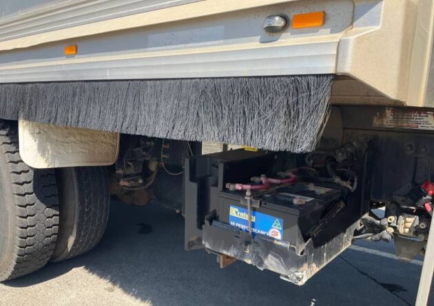 **Wrecking** 2010 Mack CMMR Granite - Image 16