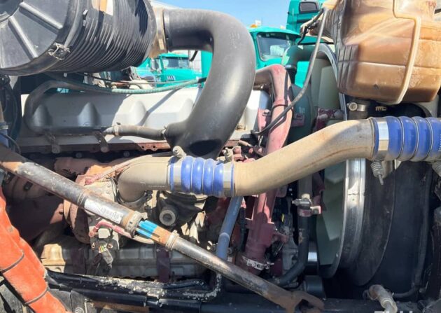 **Wrecking** 2010 Mack CMMR Granite - Image 23