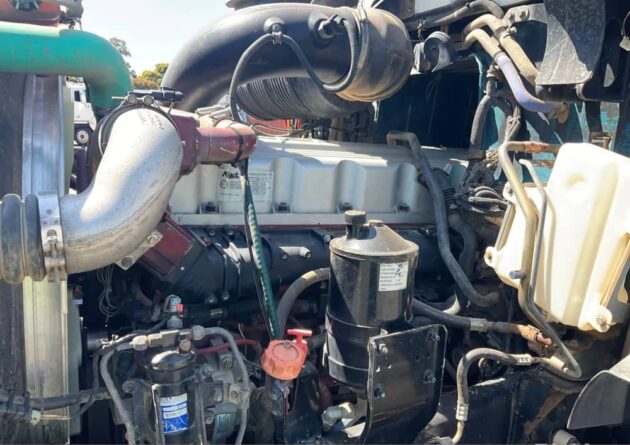 **Wrecking** 2010 Mack CMMR Granite - Image 25