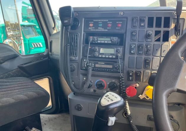 **Wrecking** 2010 Mack CMMR Granite - Image 28