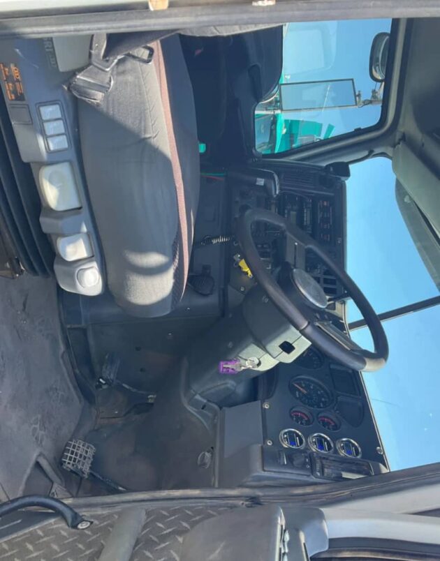**Wrecking** 2010 Mack CMMR Granite - Image 36