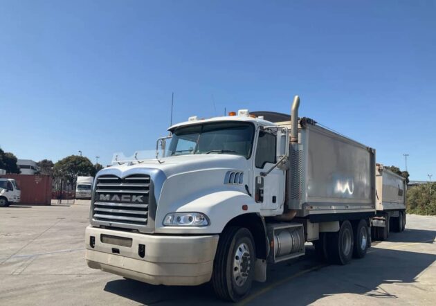 **Wrecking** 2010 Mack CMMR Granite