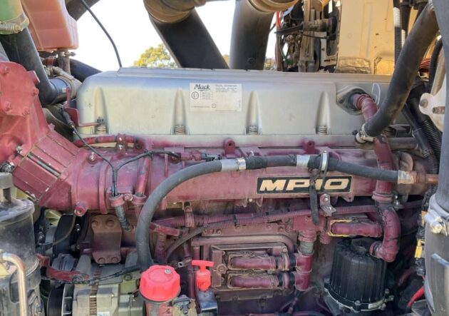 **Wrecking** 2018 Mack Superliner CLXT - Image 3