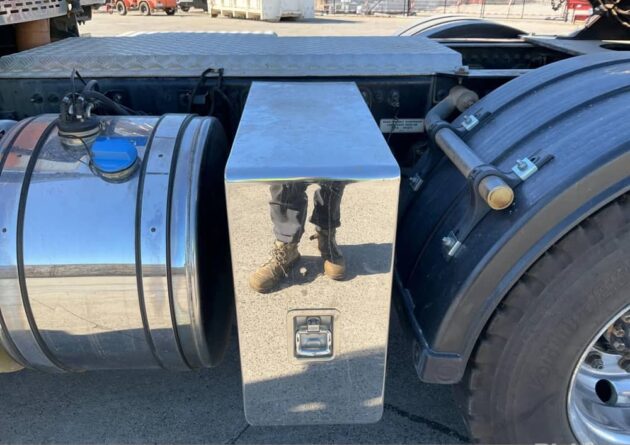 **Wrecking** 2018 Mack Superliner CLXT - Image 15