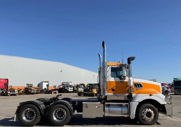 **Wrecking** 2018 Mack Superliner CLXT - Image 17