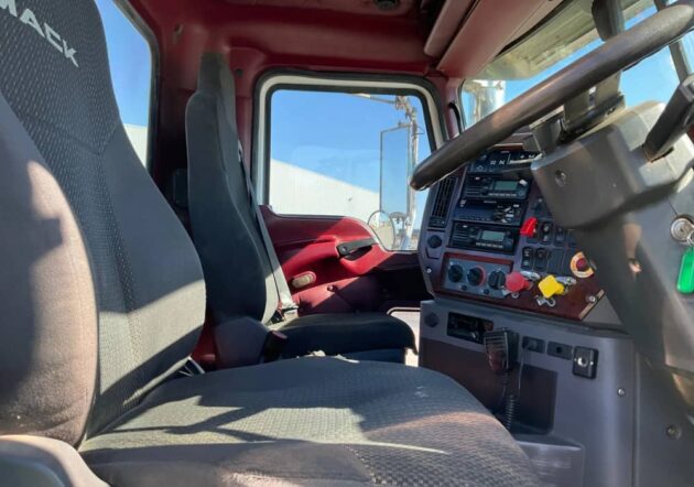 **Wrecking** 2018 Mack Superliner CLXT - Image 18