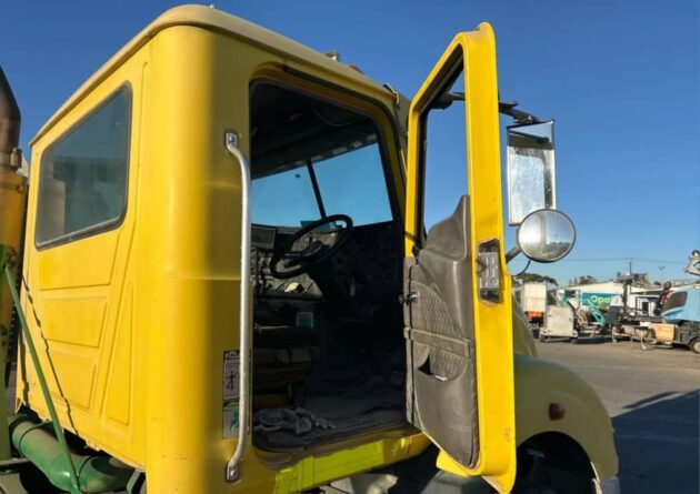 **Wrecking** 2009 Mack CSMR - Image 15
