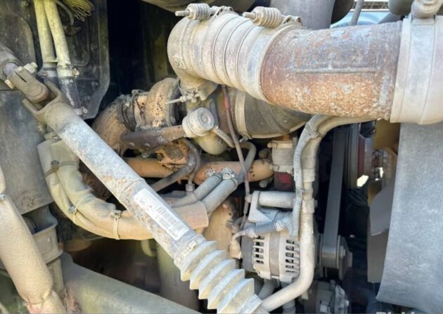 **Wrecking** 2009 Mack CSMR - Image 17