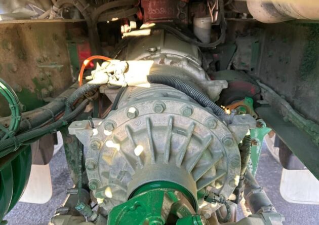 **Wrecking** 2009 Mack CSMR - Image 20