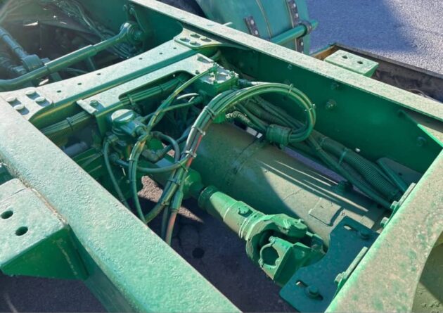 **Wrecking** 2009 Mack CSMR - Image 28