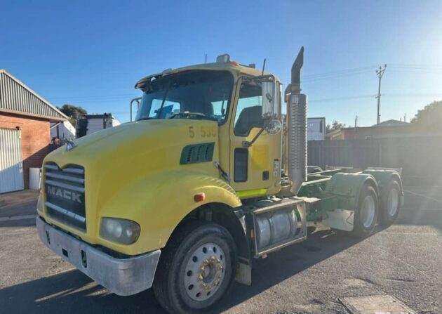 **Wrecking** 2009 Mack CSMR - Image 35