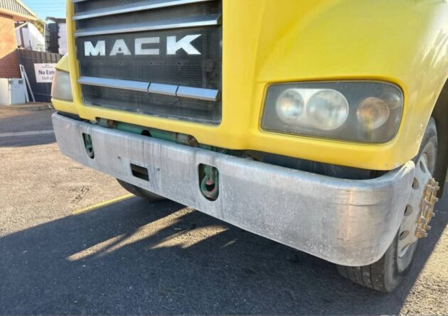 **Wrecking** 2009 Mack CSMR - Image 37