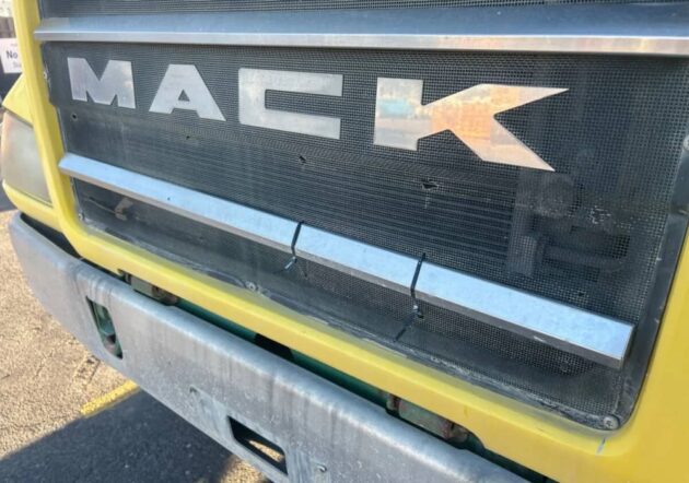 **Wrecking** 2009 Mack CSMR - Image 39