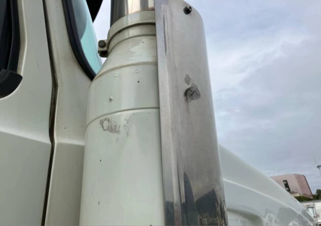 ** Wrecking** 2005 Mack Trident - Image 7