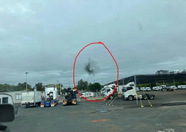 ** Wrecking** 2005 Mack Trident - Image 8